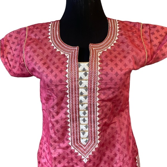 Pink Embroidered Traditional Kurta Tunic - Picture 15 of 16